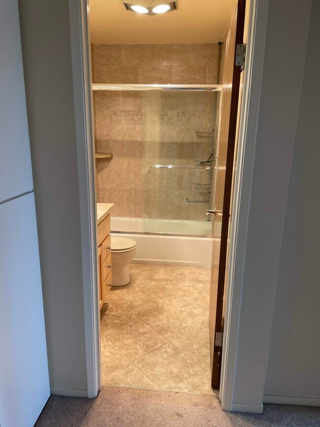 Baño 2 - 2460 Chestnut St