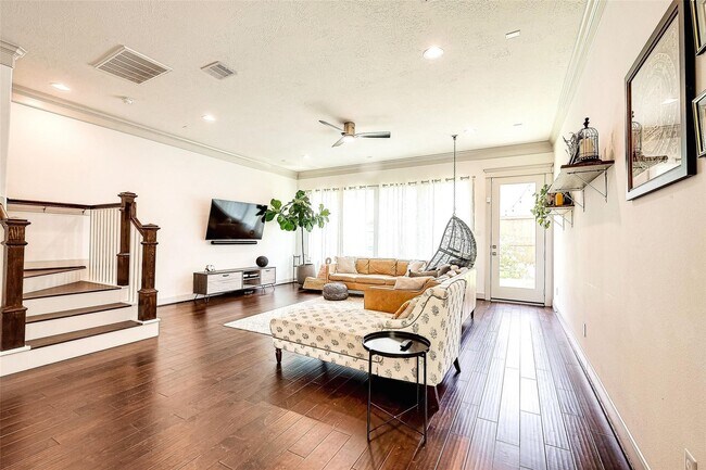 Foto del edificio - 5807 Kansas St