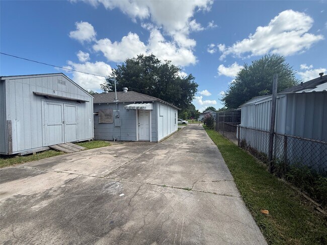 Foto del edificio - 1321 Taylor Ave