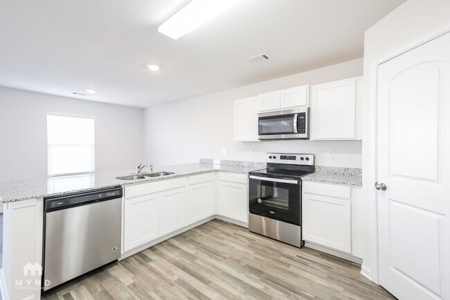 Foto del edificio - 272 Bennett Dairy Rd