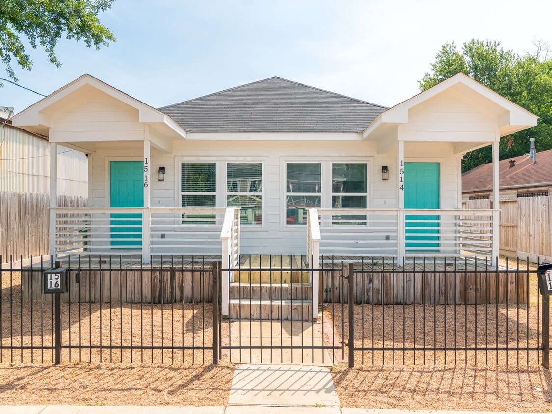 Primary Photo - Charming Fully Renovated 2-Bedroom Duplex ...