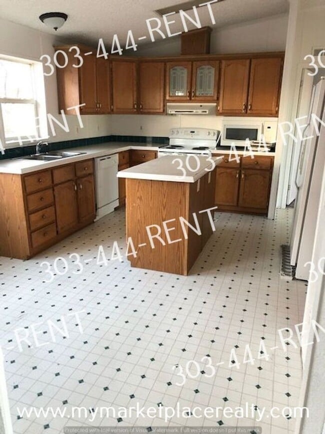 Building Photo - 4 Bedroom & 2 Bathroom Home in Federal Hei...