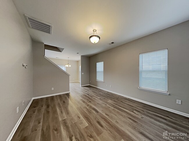 Foto del edificio - 303 Stonewood Crossing Dr