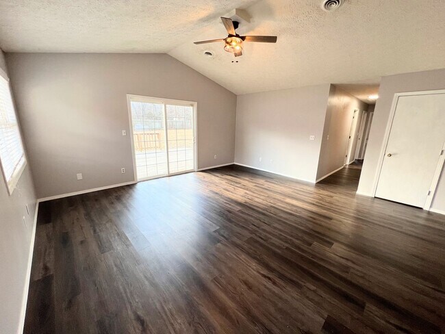 Building Photo - Single Family Home with a fenced in backyard!