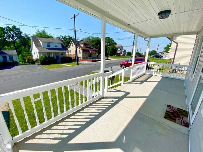 Building Photo - Charming 2 Bedroom/1.5 Bathroom Home with Large Backyard in Colgate, Baltimore, MD!