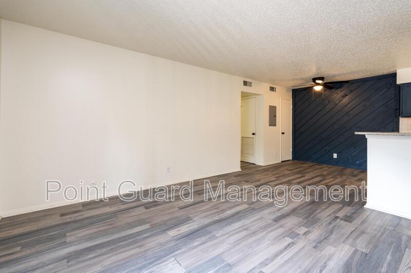 Foto principal - 2756 N Charles Ave