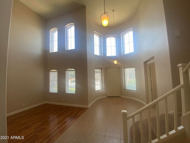 Building Photo - 1319 E Bautista Rd