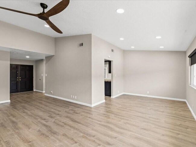Foto del edificio - 708 Meadow Way
