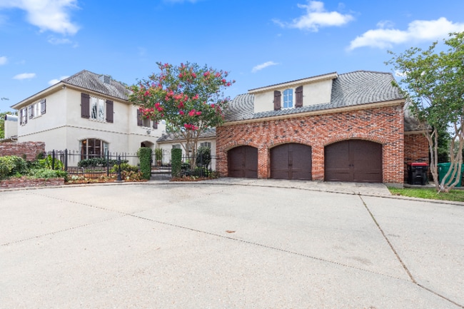 Building Photo - 118 W Bayou Pkwy