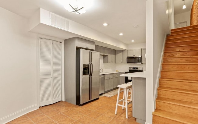 Kitchen - 650 Newton Pl NW