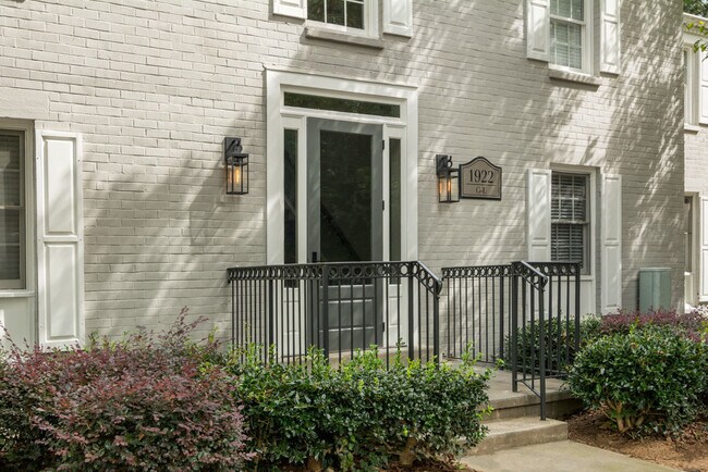 Building Photo - The Ashford