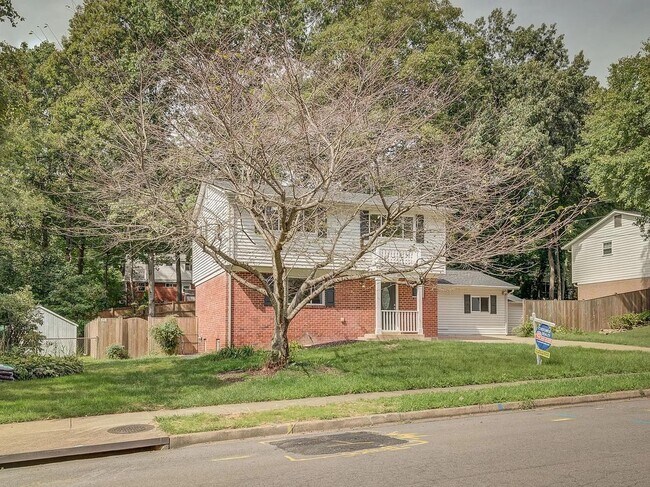 Foto del edificio - 6812 Landor Ln