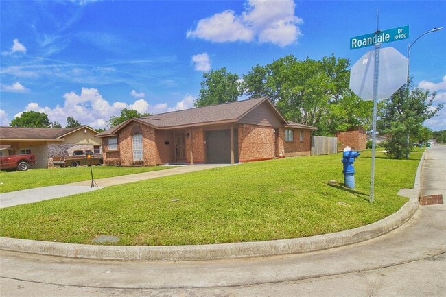 Building Photo - 10915 Roandale Dr