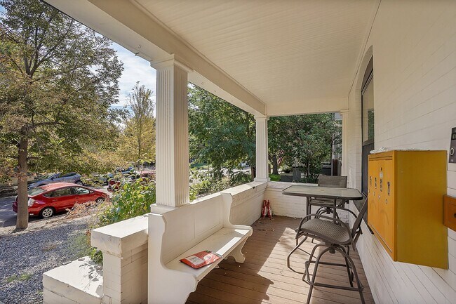Foto del edificio - $2,080.95 - Charming 1 bed, 1 bath located in Denver with Bonus Flex Room!
