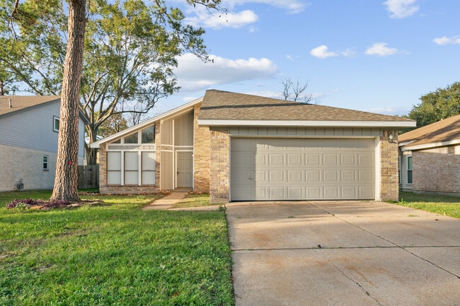 Building Photo - 10530 Rippling Fields Dr