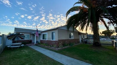 Building Photo - 1542 marine ave