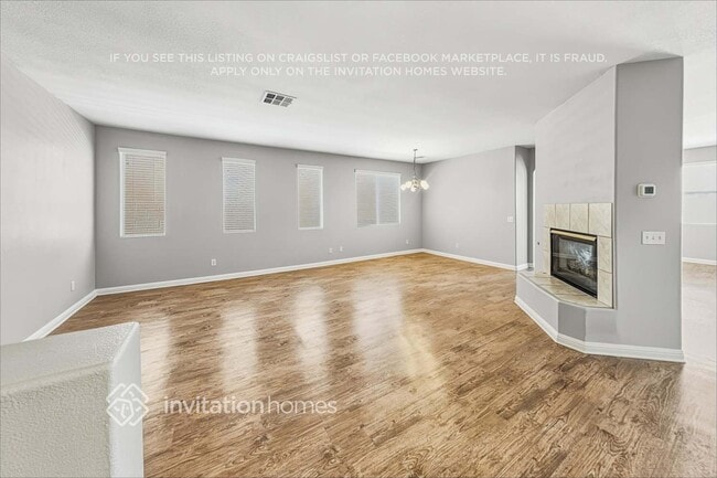 Building Photo - 4028 Villeroy Ave