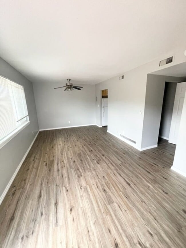 Building Photo - 425 E Fountain Pl