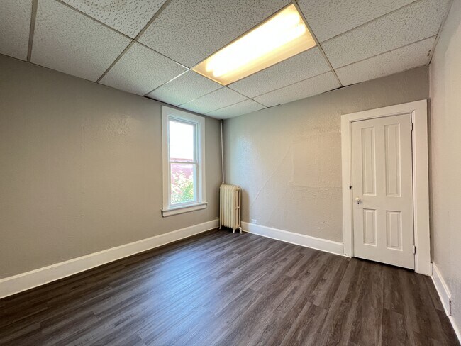 Building Photo - 1008 Rhomberg Ave