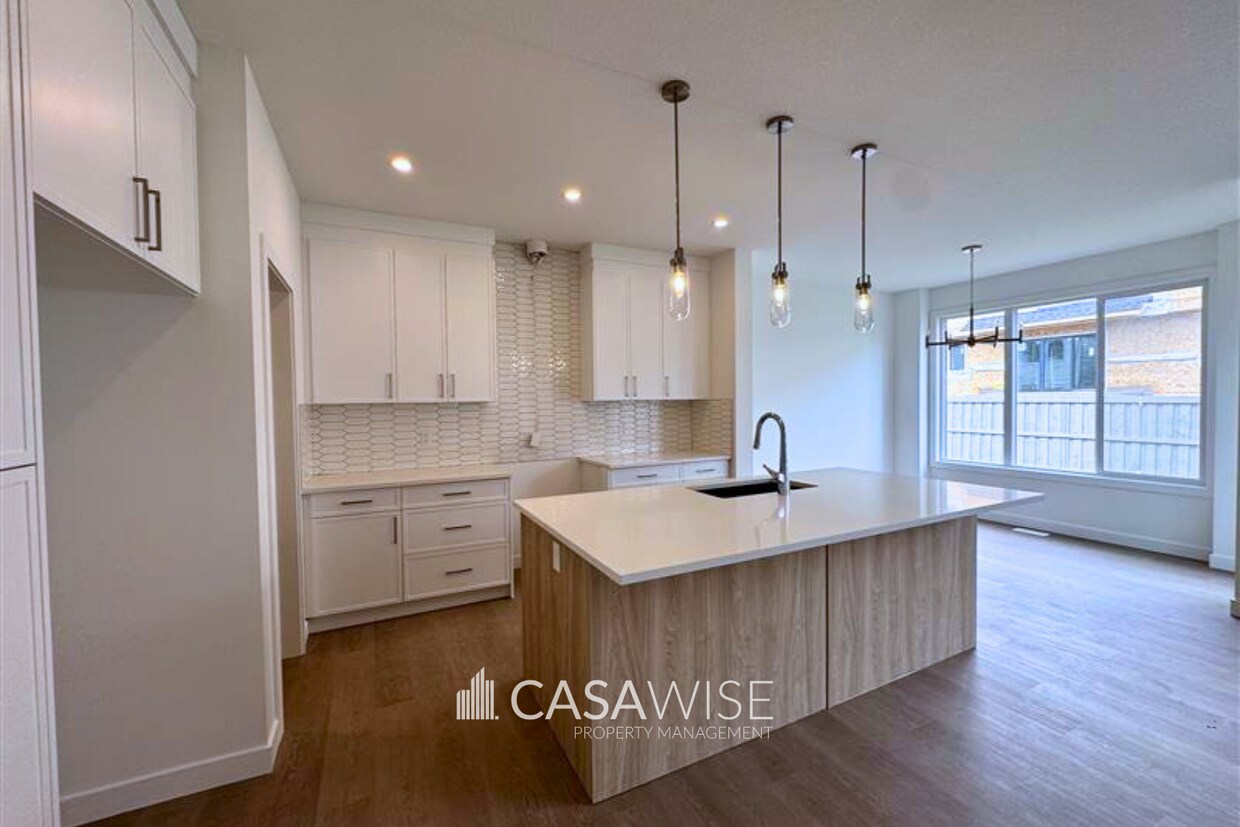 Photo principale - 22128-22194 94 Ave NW