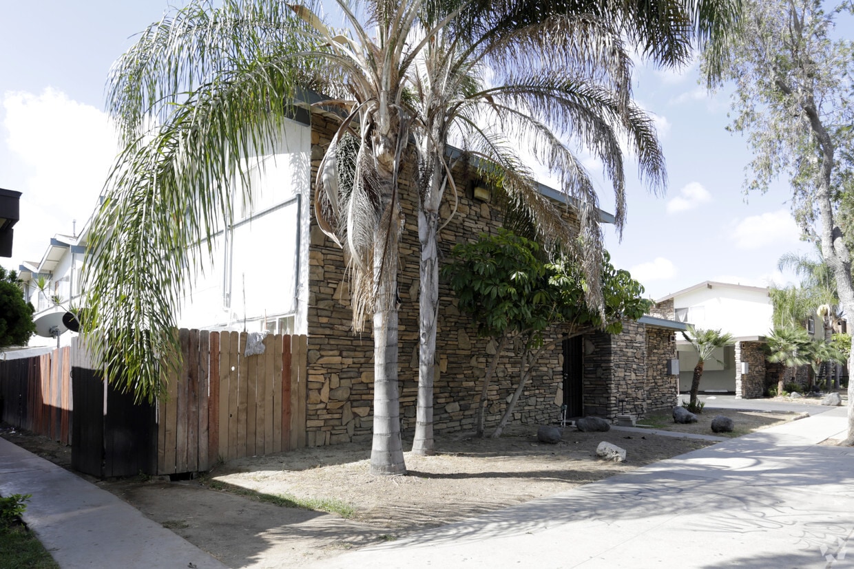 Building Photo - 2158 W Alameda Ave