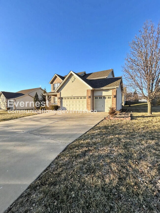 Building Photo - Spacious 4-Bed Home with 2-Car Garage & Modern Amenities