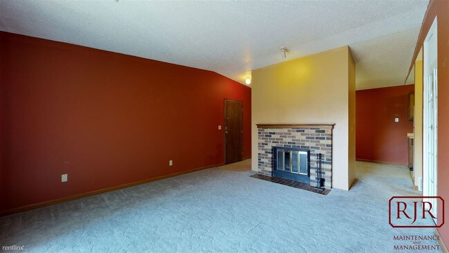 Building Photo - 2900 Ontario Ln