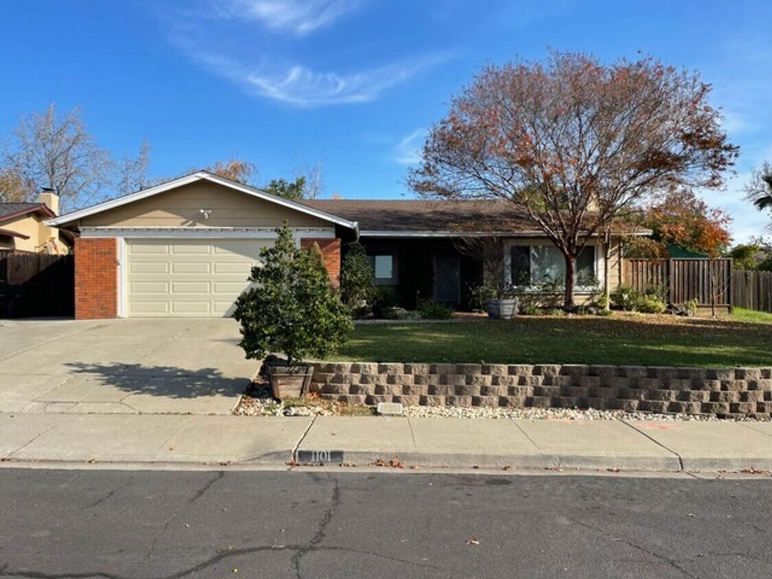 Primary Photo - Great Shape Livermore Single Family Home n...