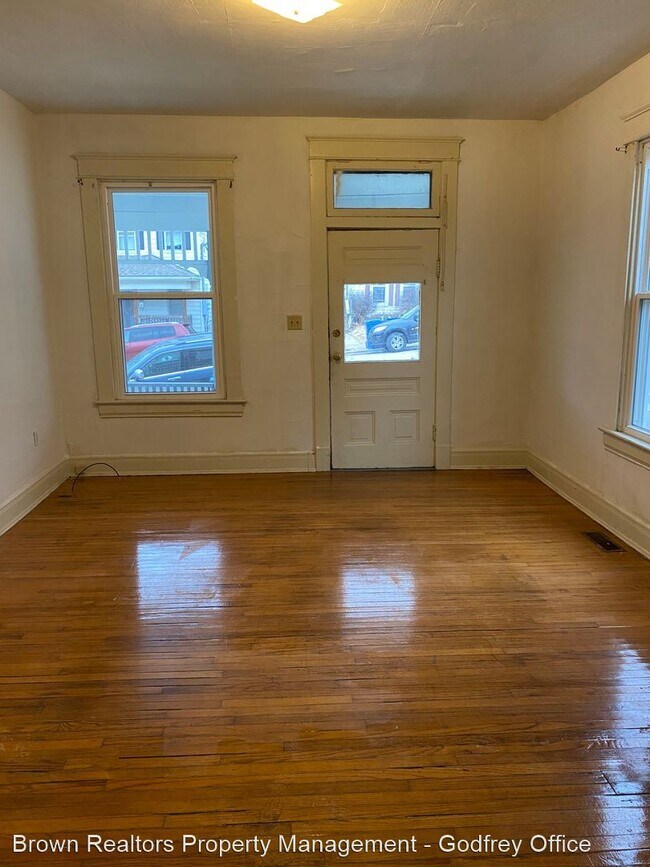 Building Photo - 3 br, 1 bath House - 923 E 7th