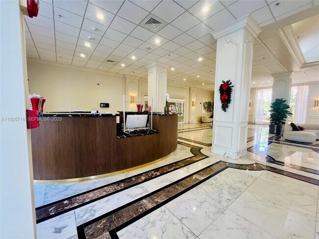 Foto del edificio - 5600 Collins Ave