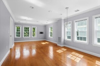 Building Photo - 143 Williams St