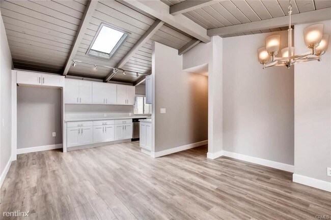 Building Photo - 3 br, 2 bath Duplex - 510 1/2 Iris Ave