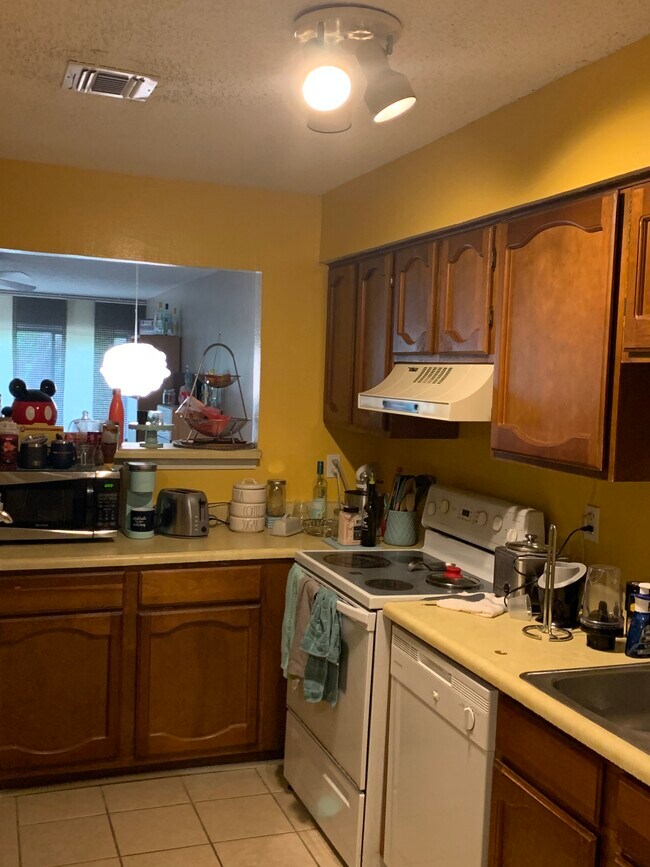 Foto del edificio - 3923 Old Oaks Dr