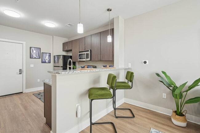 Photo - 605 West End Apartments