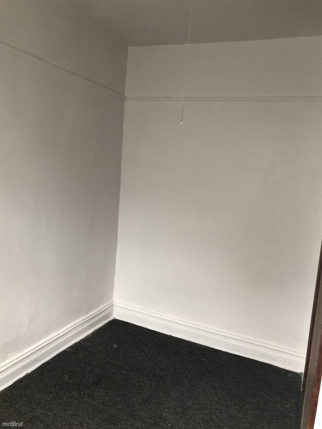 Foto del edificio - 3 br, 1 bath  - 7605 Myrtle Ave