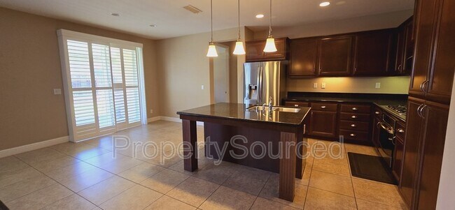 Building Photo - 2223 Ravenbrook Ln