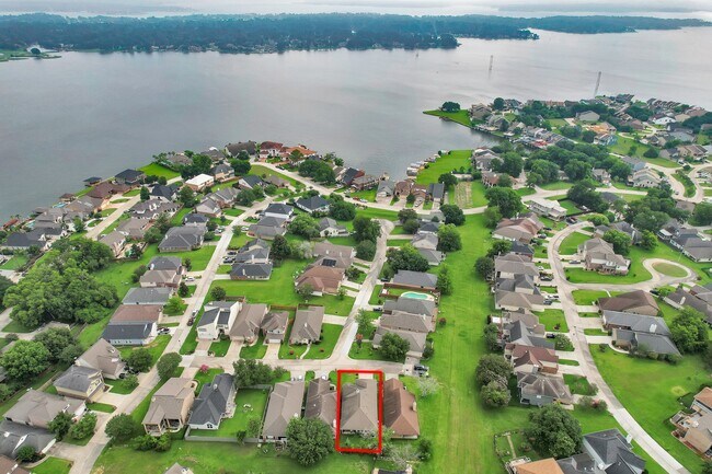 Foto del edificio - 111 Cove Pl