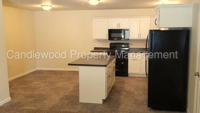 Building Photo - 3820 Forest Dr
