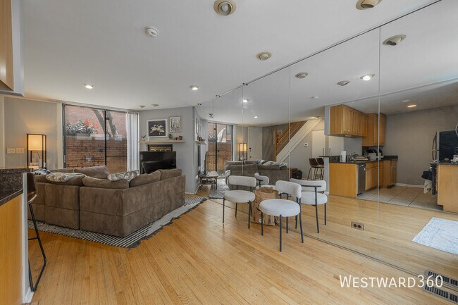 Foto del edificio - 740 W Webster Ave