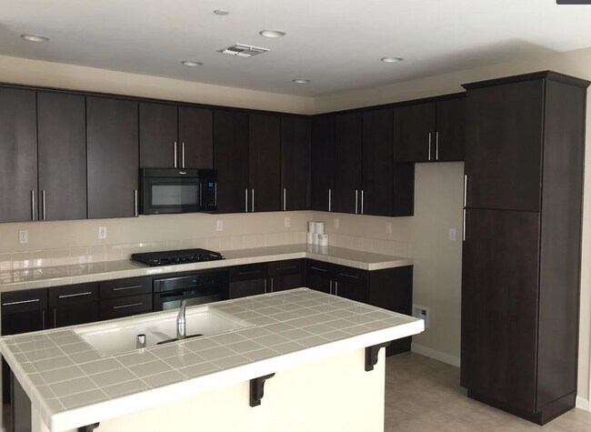 Foto del edificio - 272 Nimbus Cmn