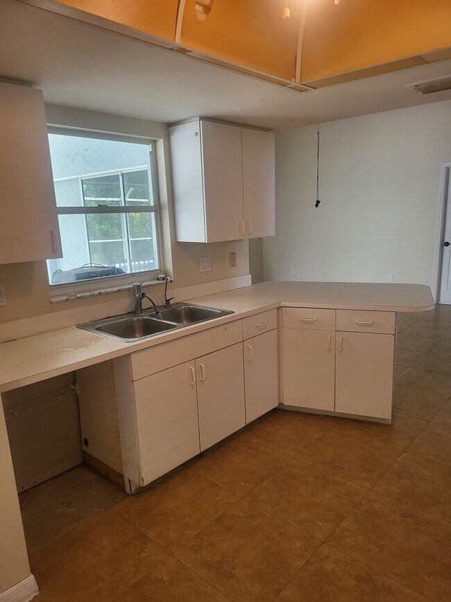Building Photo - 317 8th Ave