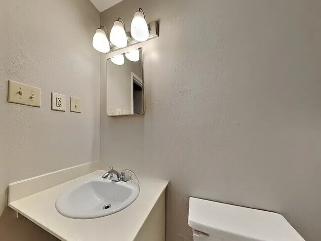 Foto del edificio - 726 Silverstone Dr