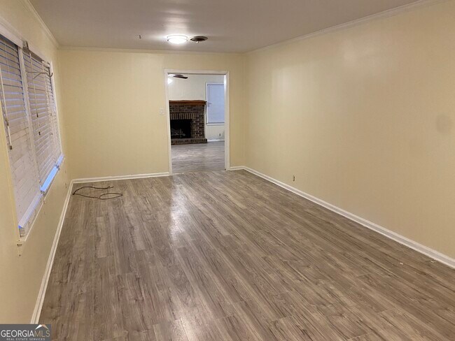 Building Photo - 374 E Monroe Ave