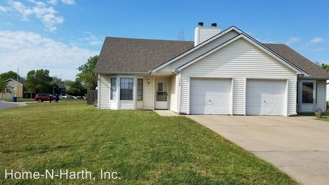 Building Photo - 3266-3268 N Longfellow Ct