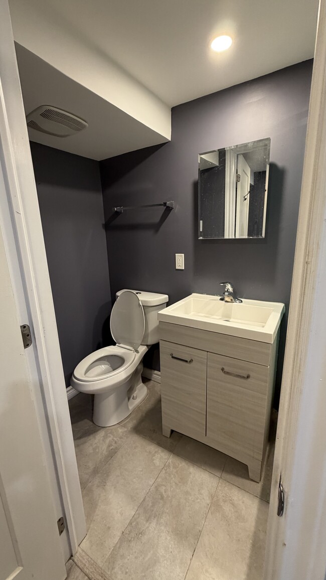 Building Photo - 135 Hawthorne Ave