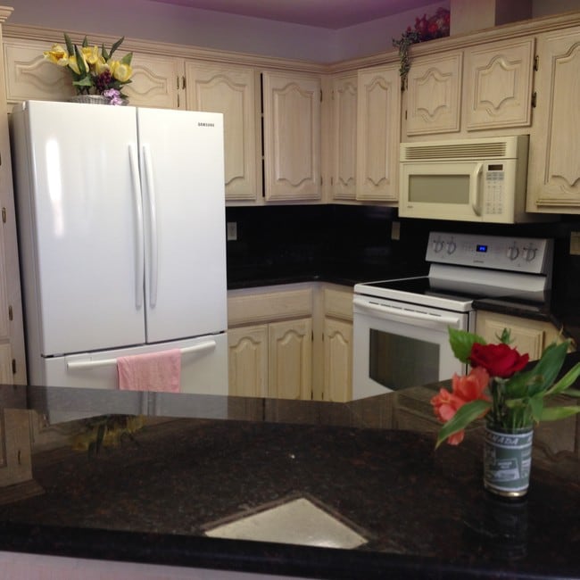 Building Photo - 508 E Redbud Ave