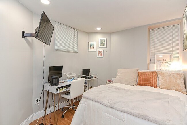 Building Photo - 6 O St