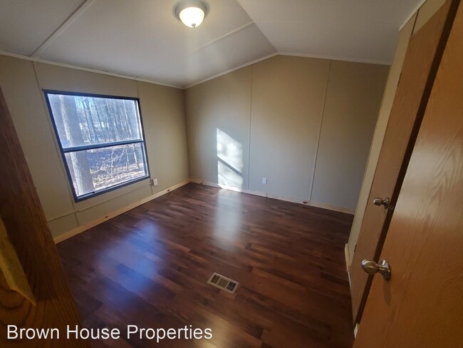 Building Photo - 3 br, 1 bath House - 591 Hinckley Rd