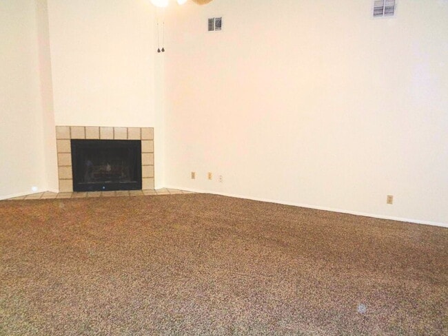 Building Photo - 4 Bedroom Home in Heritage Farms with Fireplace, Covered Patio and 2 Car Garage