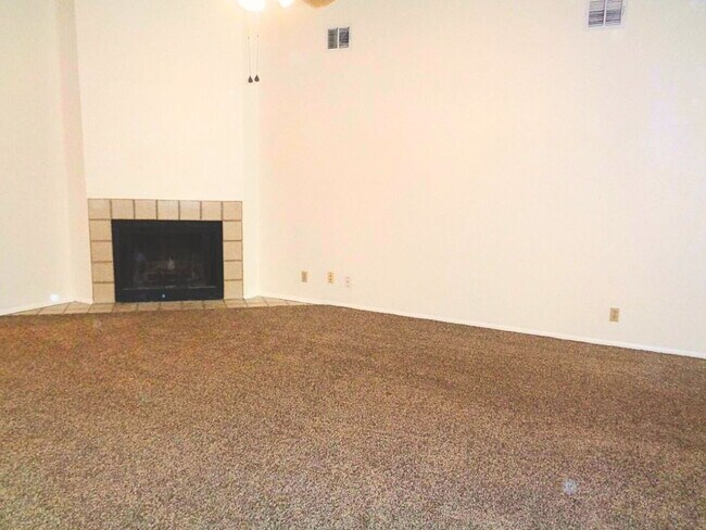 Foto del edificio - 4 Bedroom Home in Heritage Farms with Fireplace, Covered Patio and 2 Car Garage